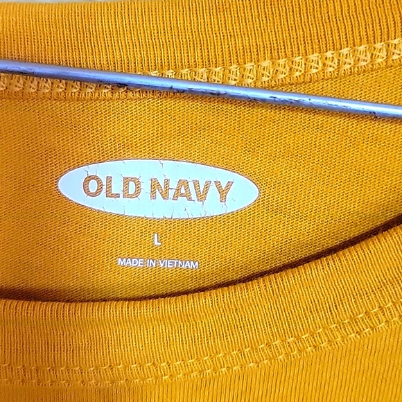 Old Navy large yellow gold tshirt - Picture 3 of 4
